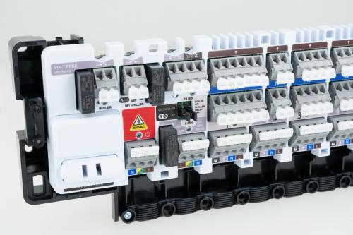 Przewodowa listwa sterująca, 5 stref, z możliwością sterowania źródłem ciepła i pompą obiegową, 230 V AC